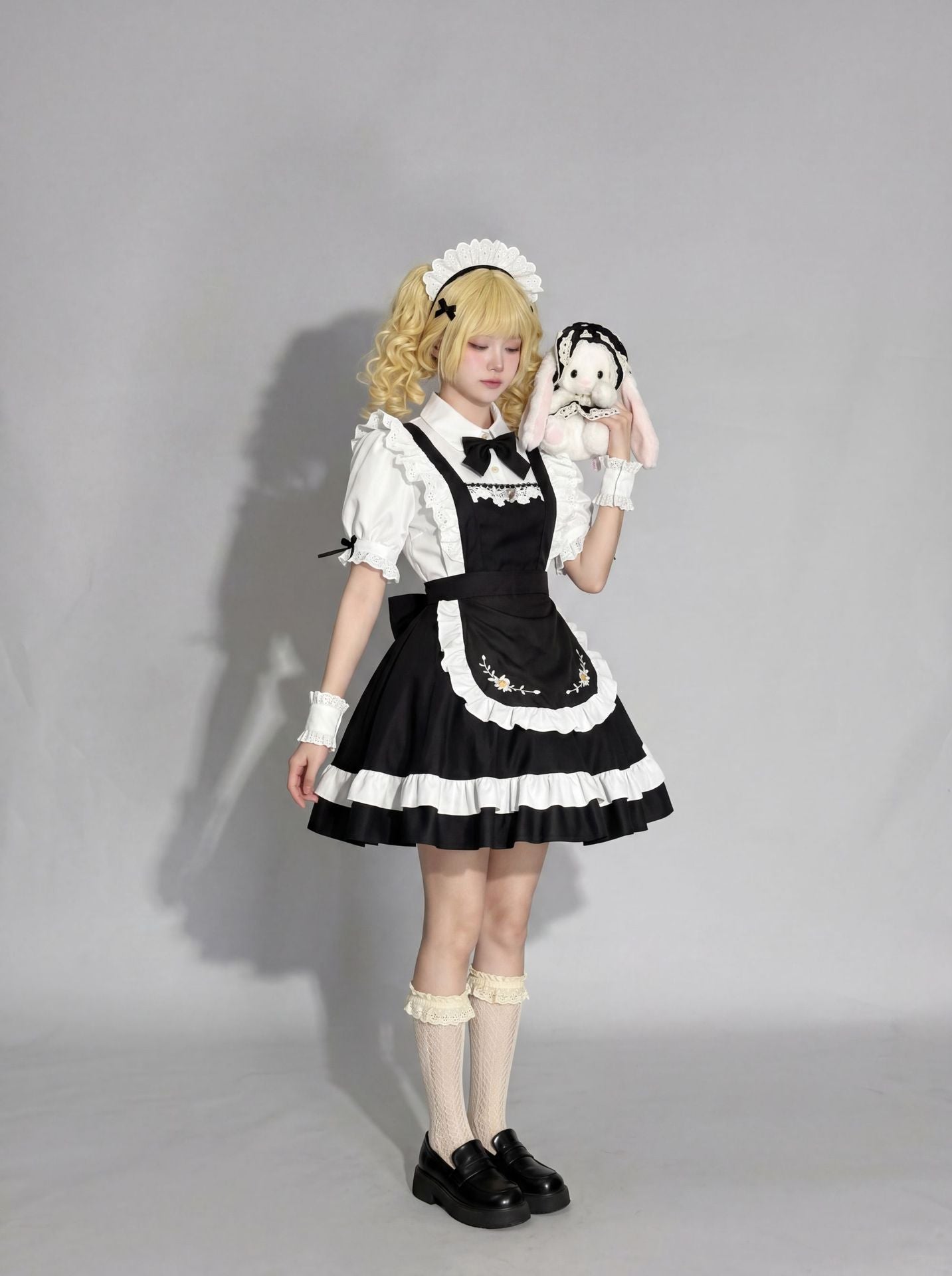 Daisy Manor Embroidery Maid Outfit Cosplay Lolita Ruffle Dress