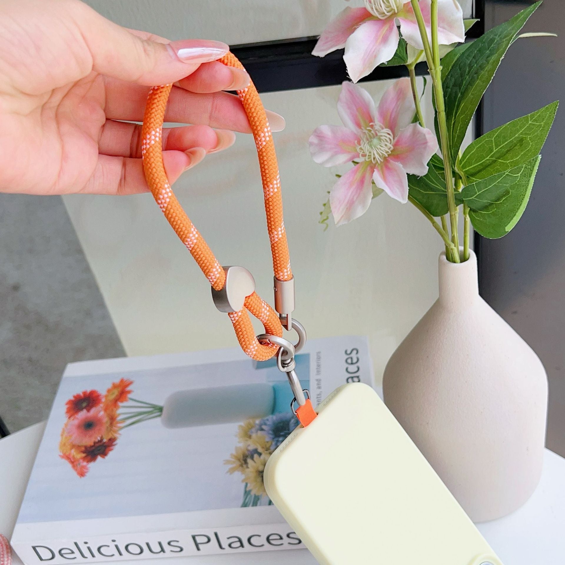 Heart Clasp Rotatable Wrist Phone Strap with Tether Tabs – Thick Wristlet & Hand Lanyard