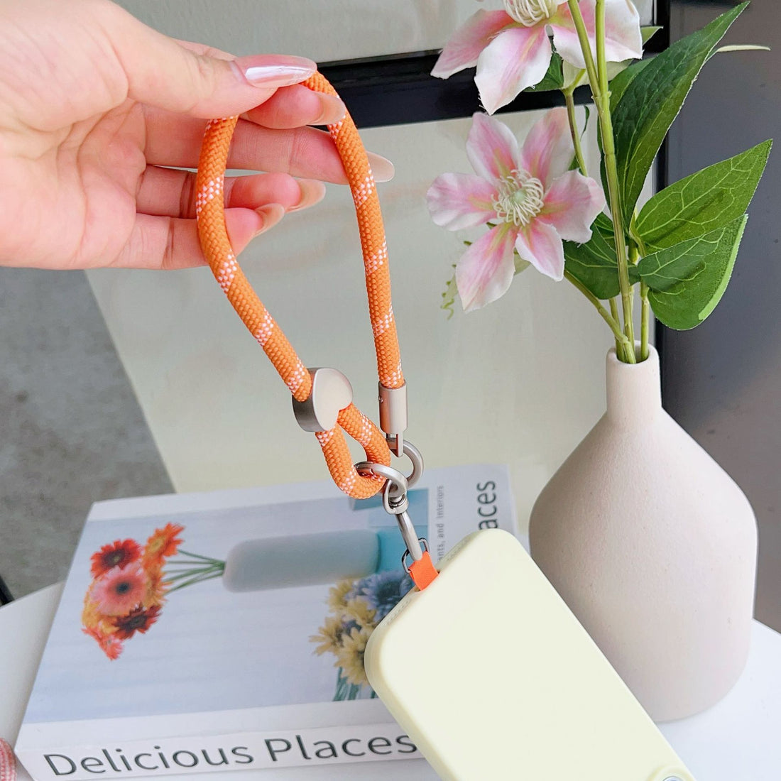 Heart Clasp Rotatable Wrist Phone Strap with Tether Tabs – Thick Wristlet & Hand Lanyard